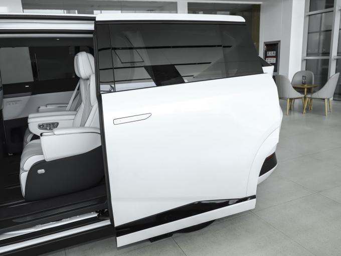 تکنولوژی هوشمند سفارشی بزرگسالان شخصی 5 درب 7 صندلی Xpeng X9 MPV 650Km EV Car 9