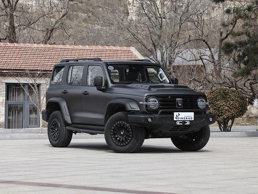 2025 4WD انرژی هیبریدی 3.0T مخزن 300 SUV 500Nm 265KW 360Ps گاز ماشین با 105Km محدوده الکتریکی خالص سیاه / خاکستری داخلی
